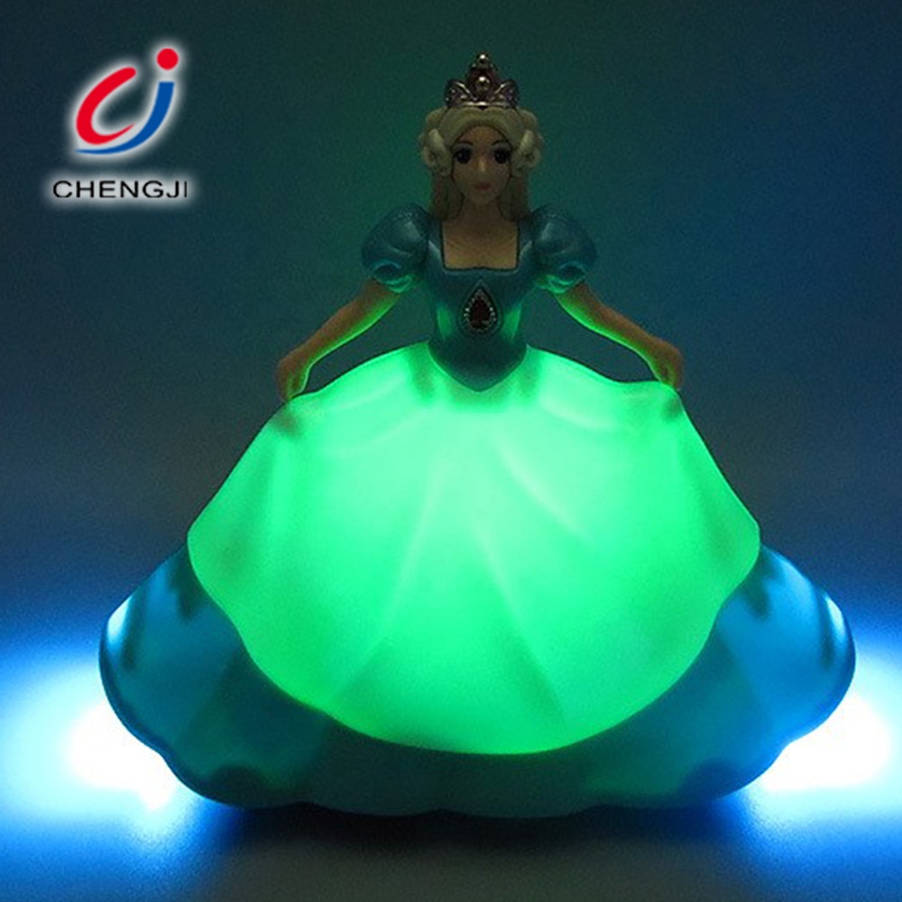Robotas princesė šviečia ir šoka
