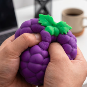 Antistresinis žaislas vynuogė Slow Rise – minkomas sensorinis Squishy