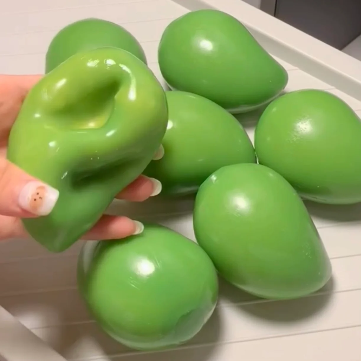 Vazelininis Squishy „žalias mango“ – antistresinis žaislas